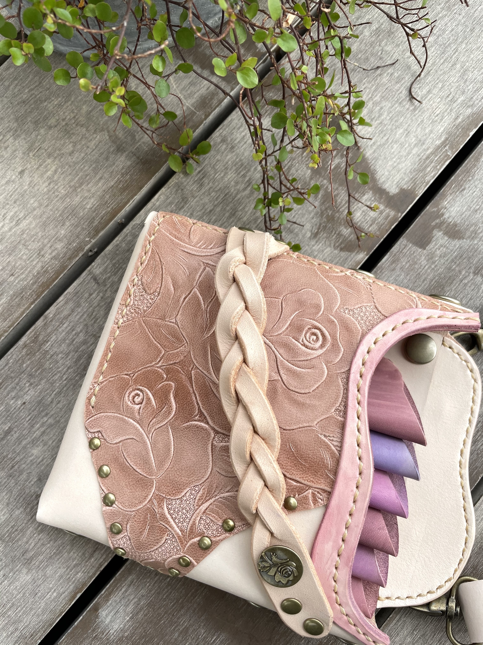 ヌメ革ナチュラルローズ型押しの大人可愛いシザーケース - coocs works